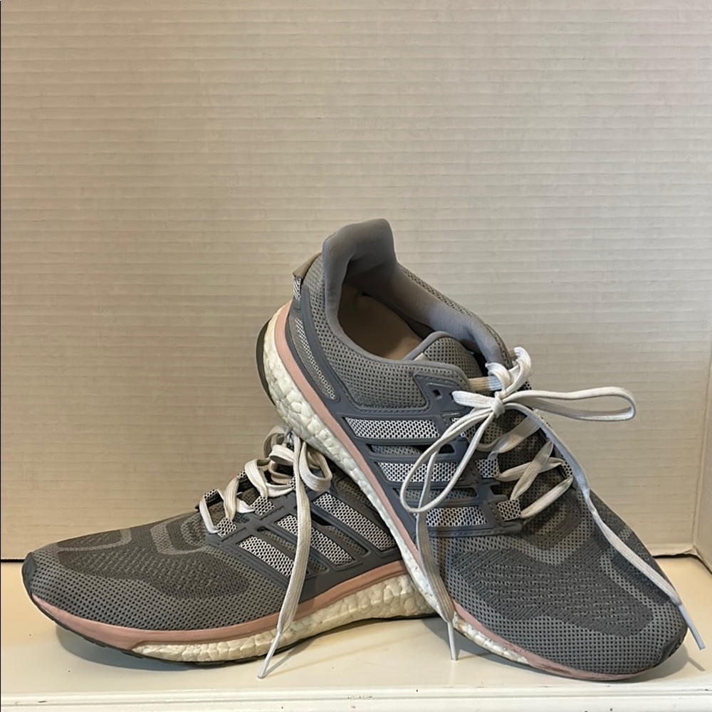 Adidas Women’s Gray Energy Boost Gray Lightweight Running Shoes size 10.5 🩷